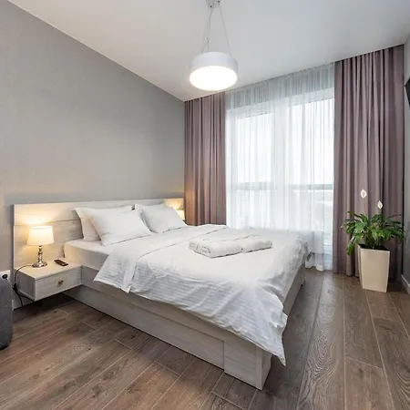 в жк лебединый, ревуцкого 40 в, метро харьковская позняки Apartment Kyiv